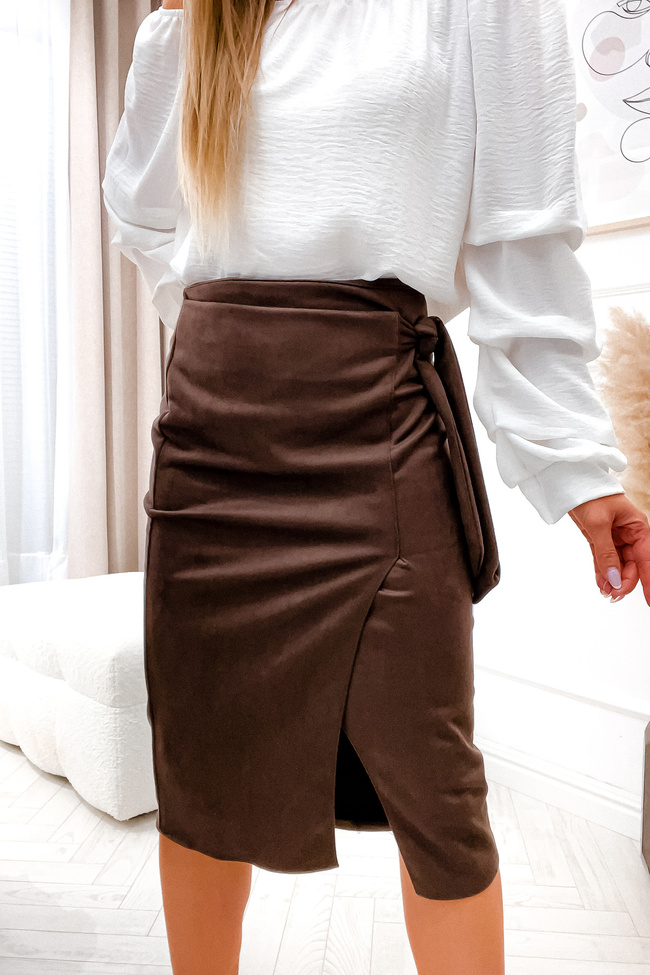 WELUROWA SPÓDNICA MIDI Z OZDOBNYM WIĄZANIEM- BRĄZOWA