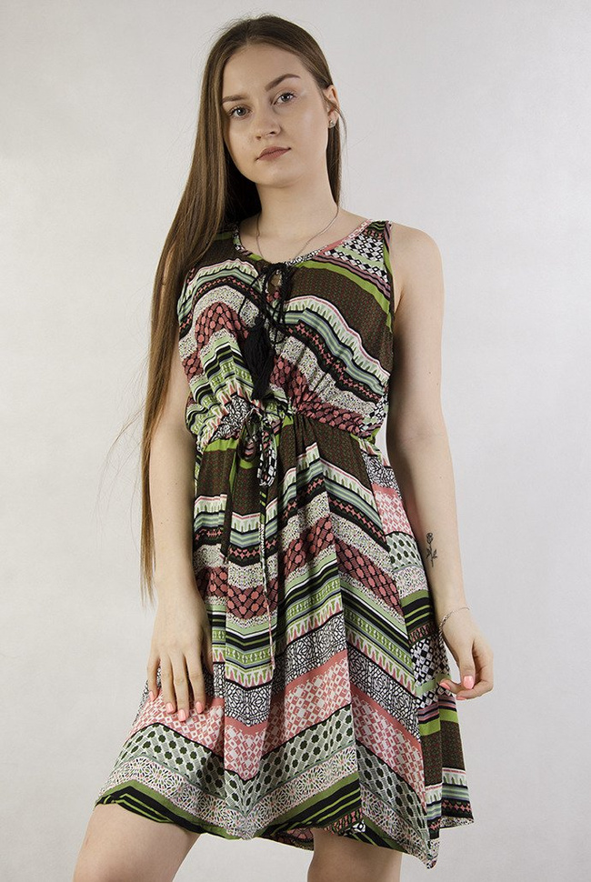 Zielono-różowa wzorzysta sukienka