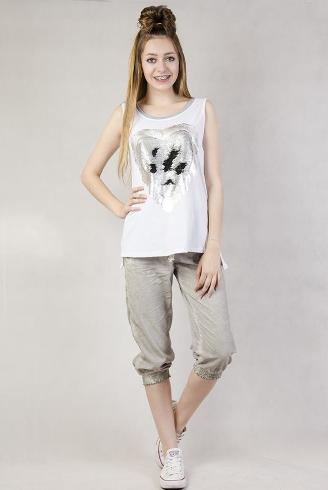 Biała bluzka z sercem z cekinów