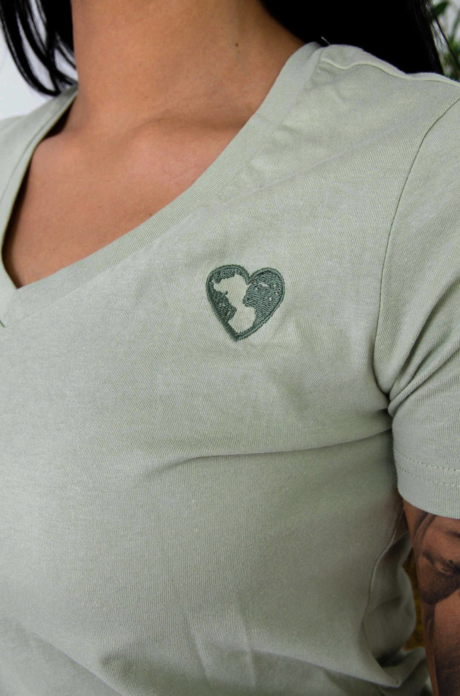 ZIELONY BAWEŁNIANY T-SHIRT W SZPIC Z SERDUSZKIEM
