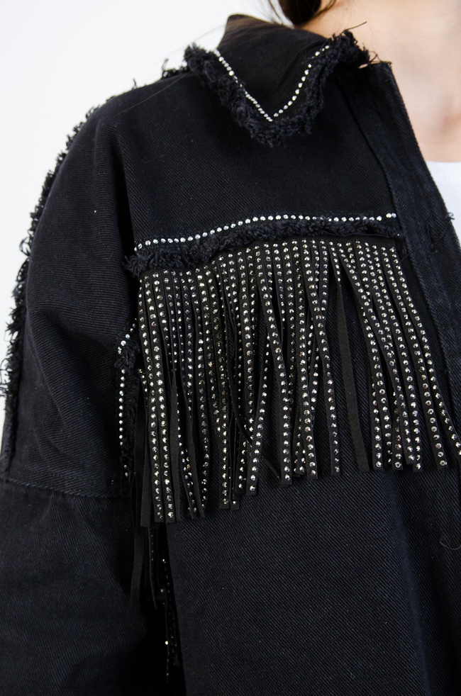 CZARNA KURTKA JEANSOWA OVERSIZE Z FRĘDZLAMI