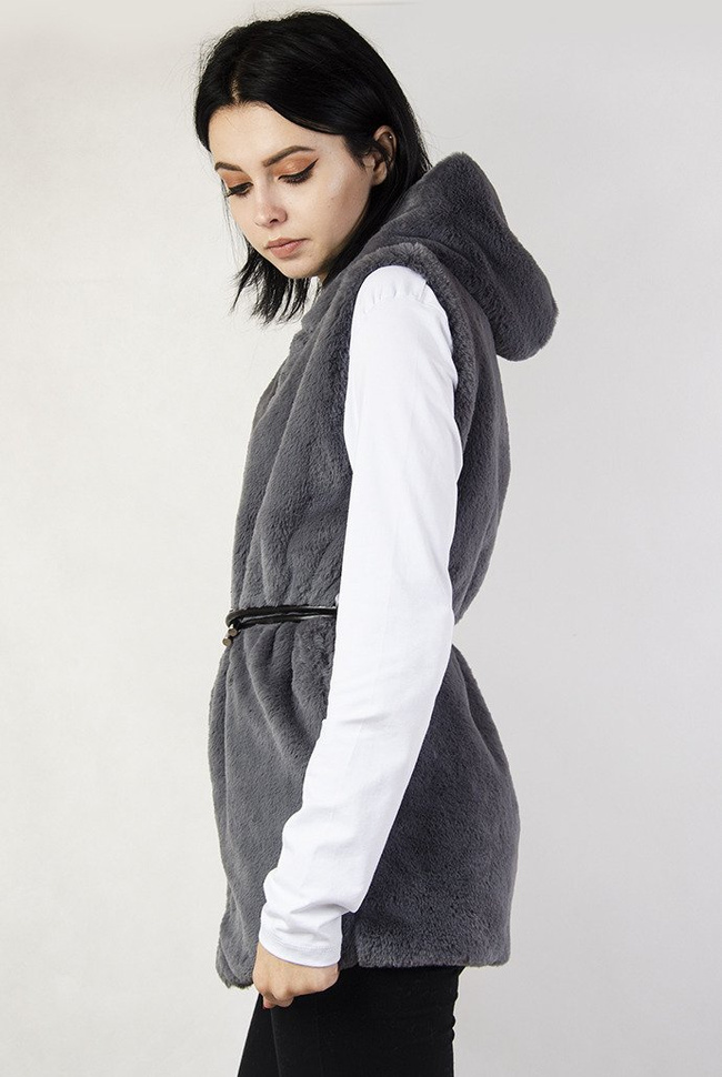 Szara futerkowa kamizelka z rzemykiem w pasie