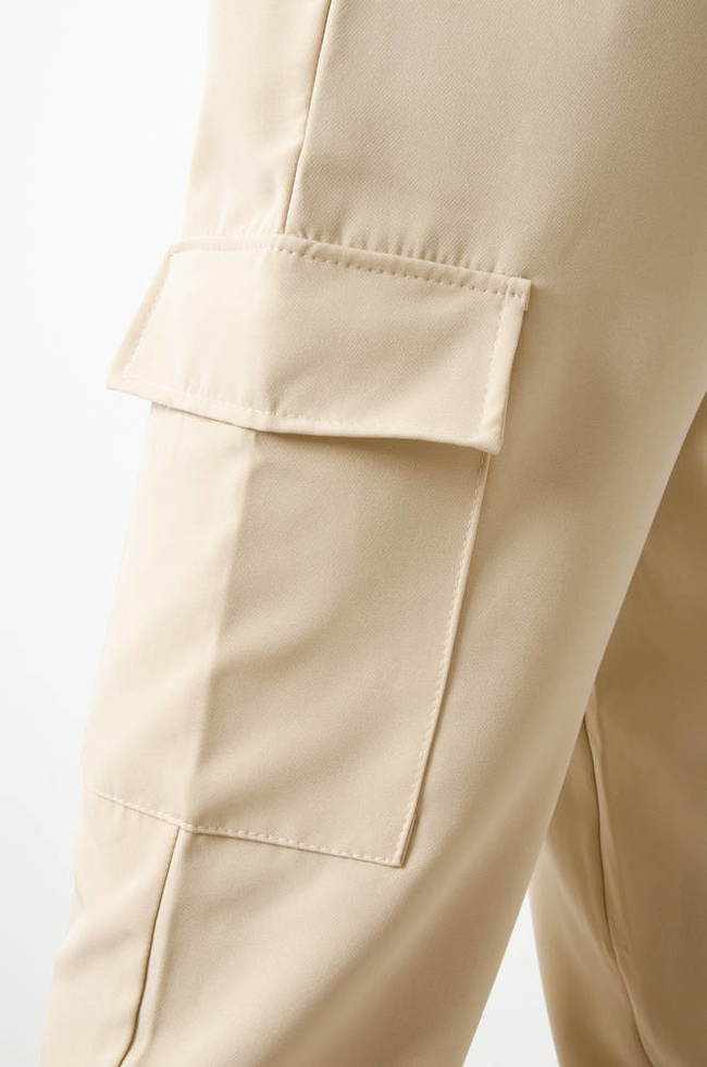 BEŻOWE  SPODNIE BOJÓWKI ZE ZŁOTYM ŁAŃCUSZKIEM W PASIE 