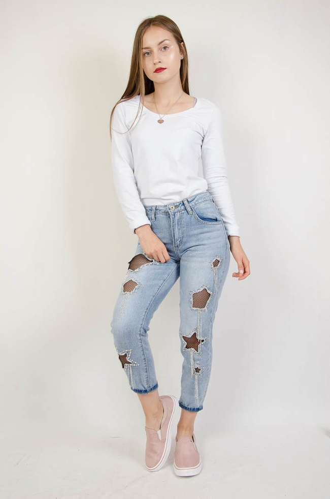 Spodnie jeansowe typu boyfriend w gwiazdy