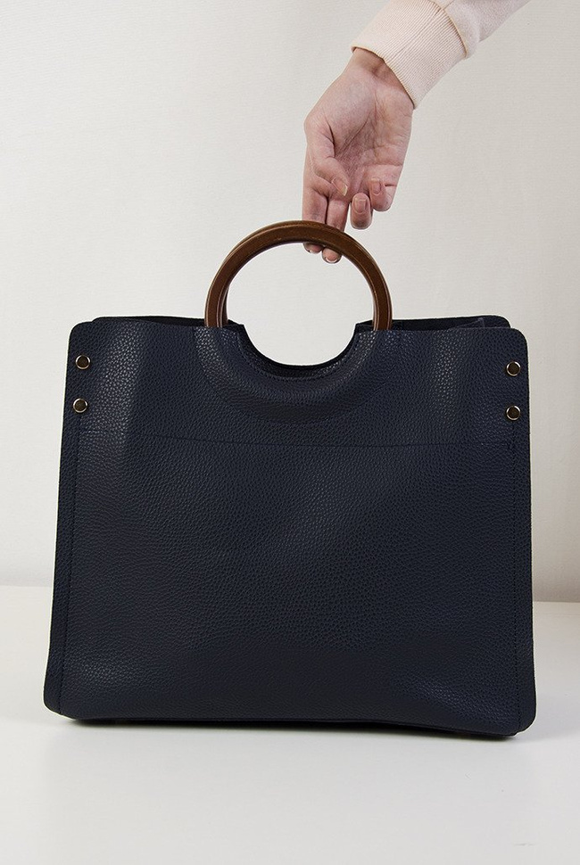 Granatowa torebka z drewnianą rączką