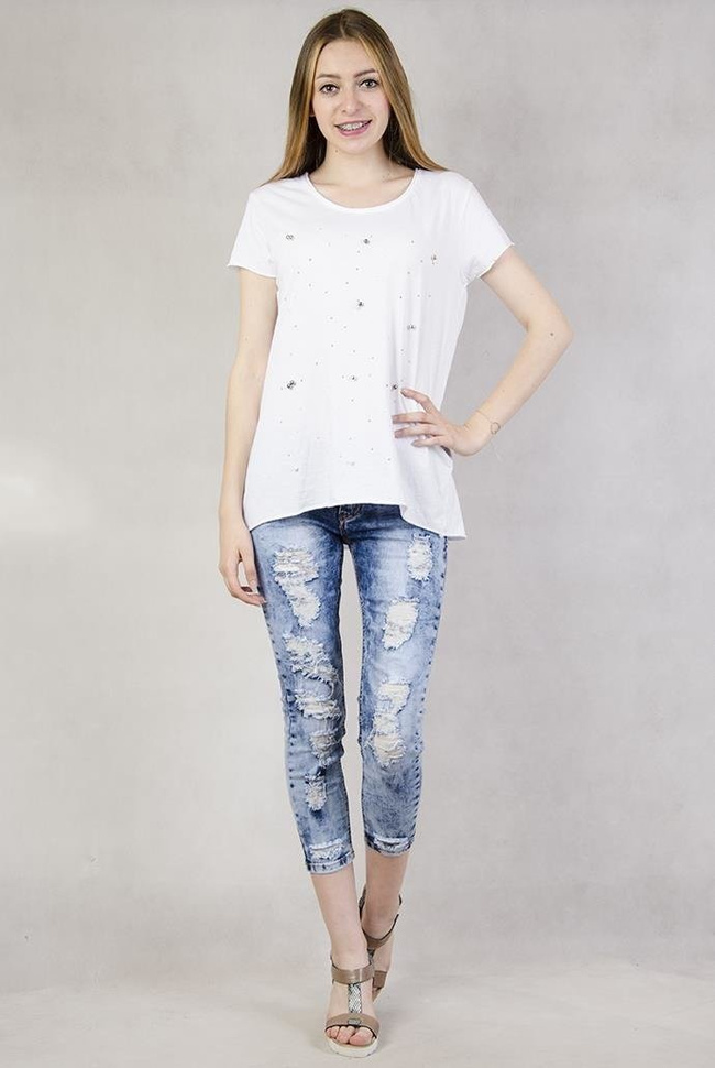 Biała bluzka z ozdobnymi perełkami