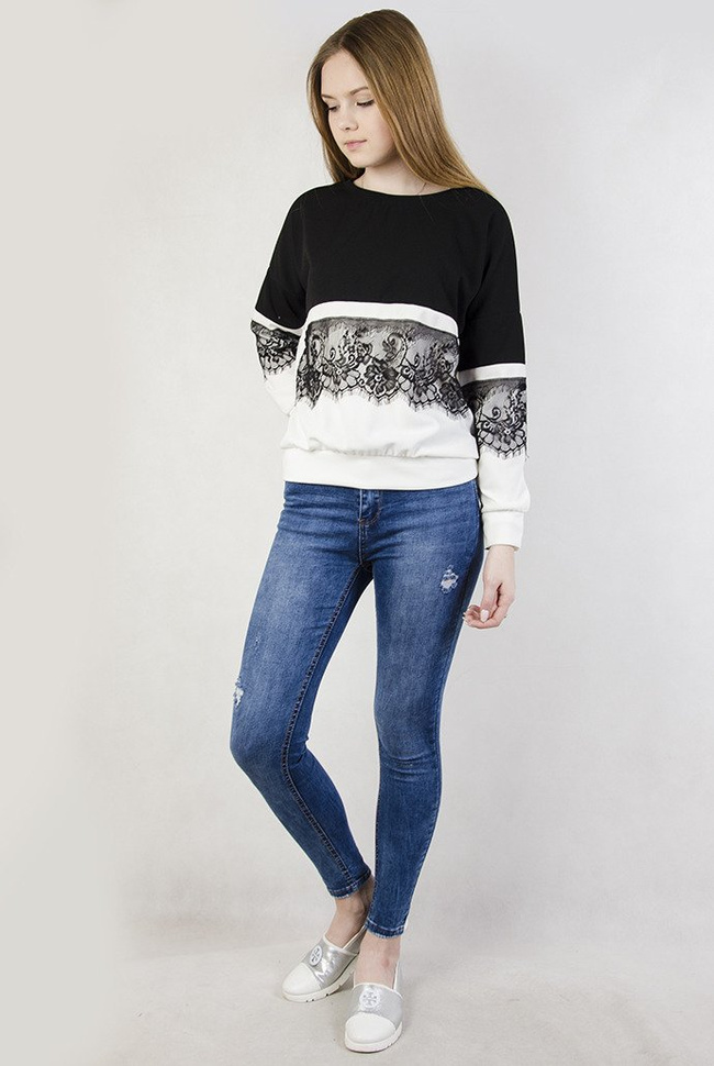 Bluza z koronkową wstawką