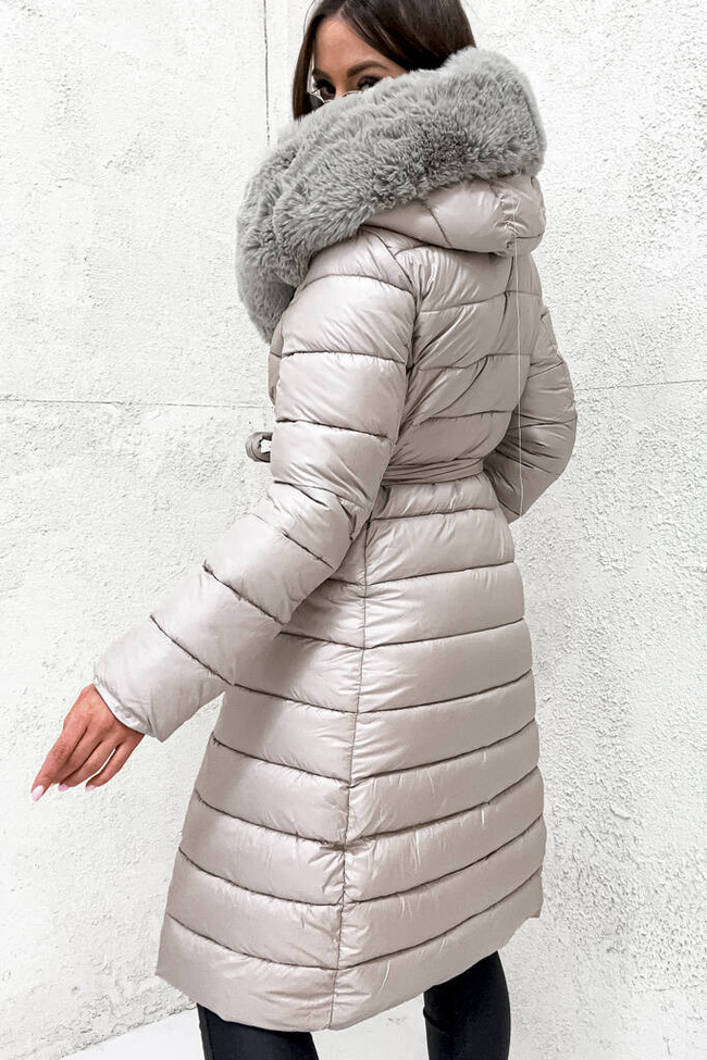 PIKOWANY PŁASZCZ ZE ZŁOTYMI GUZIKAMI I PASKIEM- BEŻOWY