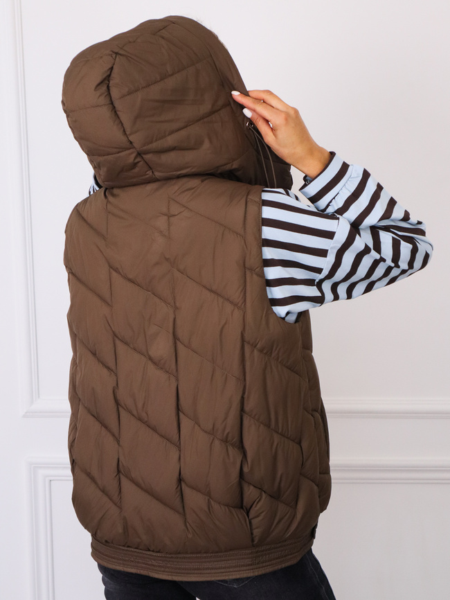 PIKOWANA KAMIZELKA Z KAPTUREM I ZATRZASKAMI PO BOKACH- BRĄZOWA