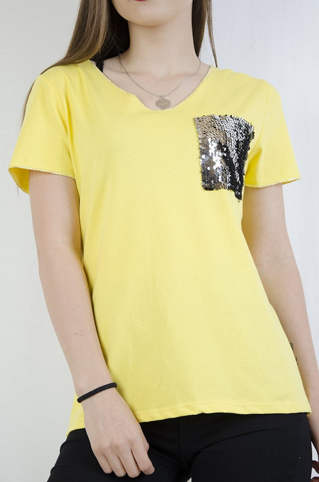 Żółta bluzka z kieszonką w cekiny