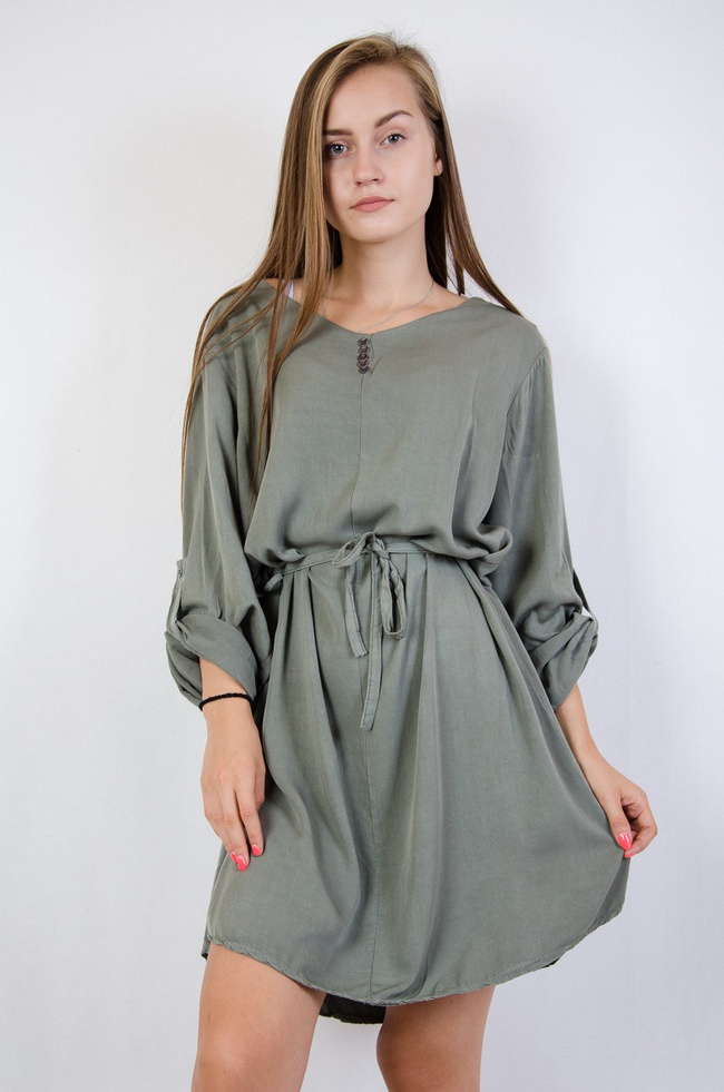 Zielona rozszerzana sukienka wiązana w pasie