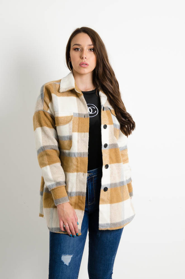 BRĄZOWY PŁASZCZ KOSZULOWY W KRATĘ