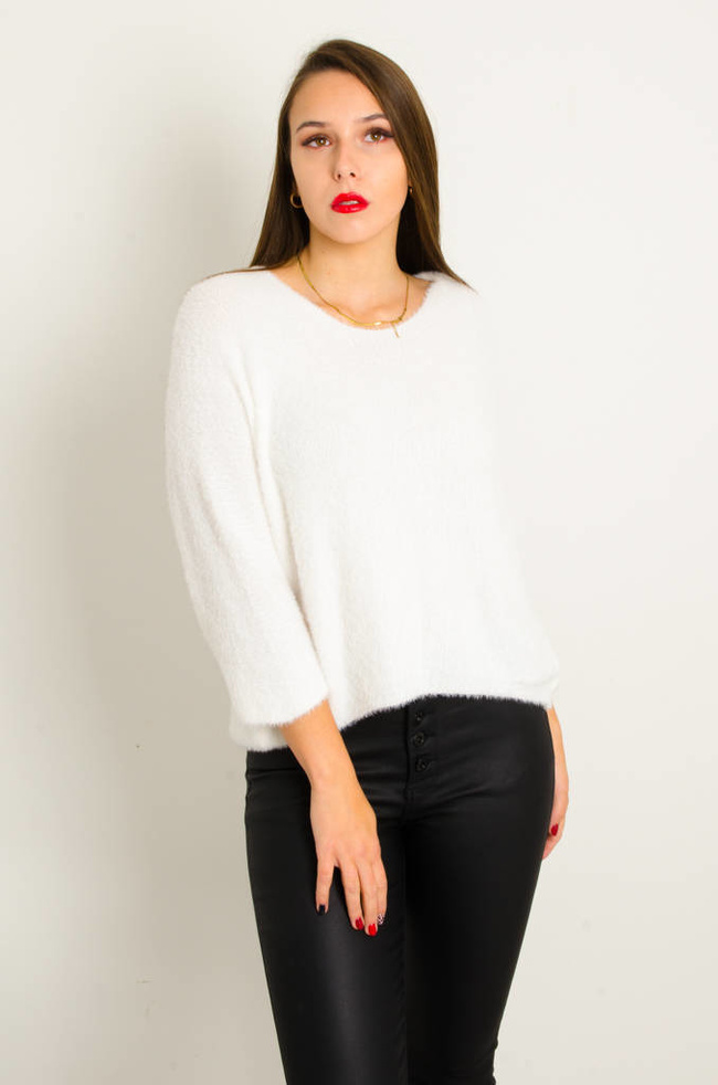 FUTRZANY SWETER NIETOPERZ- BIAŁY