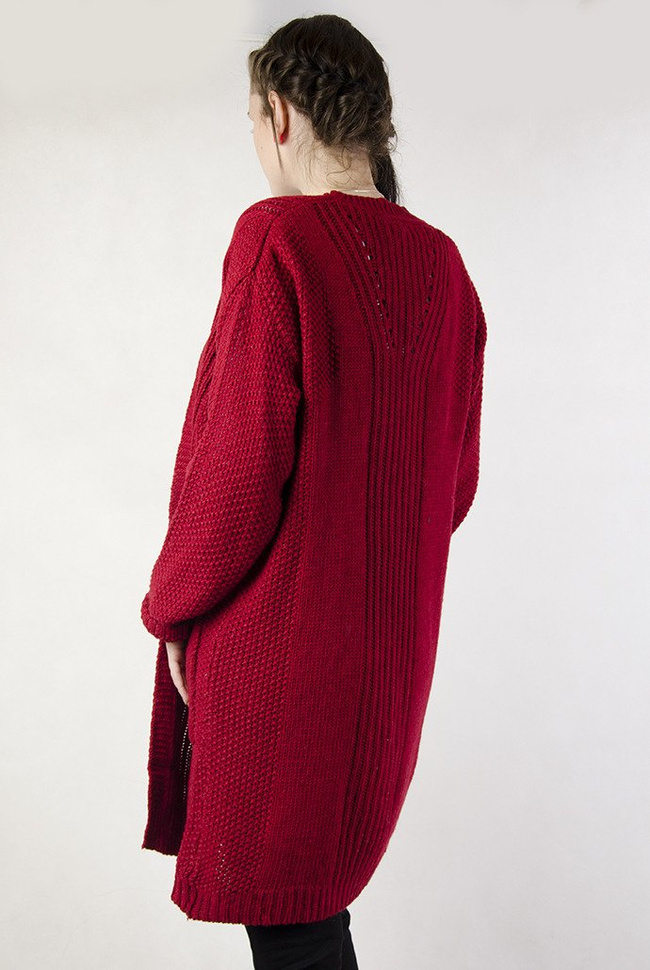 Długi czerwony sweter z kieszeniami