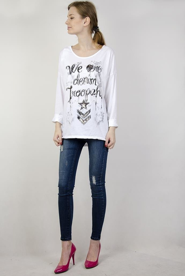 Biała bluzka z napisem "We are denim..."