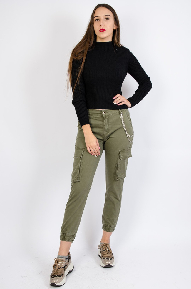 Spodnie bojówki z łańcuszkiem 