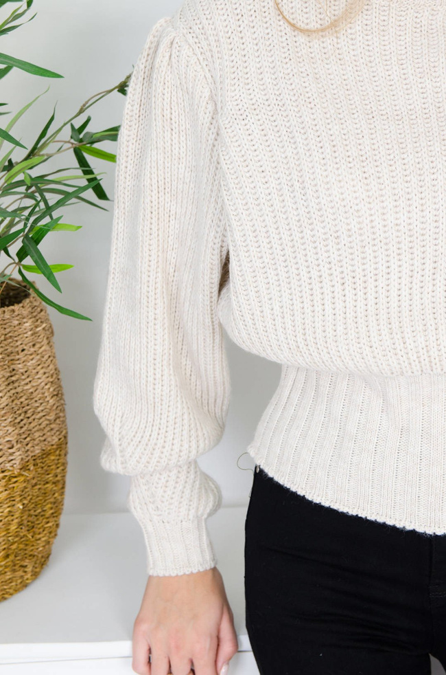 BEŻOWY SWETER Z BUFIASTYMI RĘKAWAMI