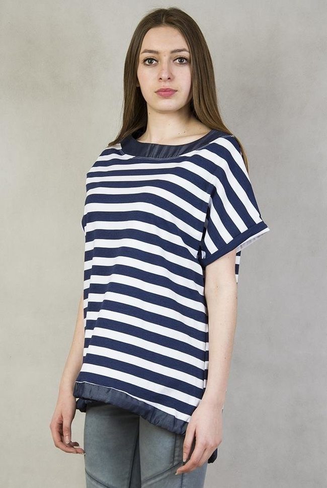 Bluzka w biało-granatowe paski na dole wiązana