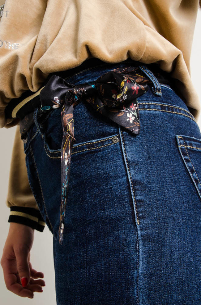 SPODNIE JEANSOWE Z PRZETARCIAMI NA DOLE NOGAWKI-PASEK W ZESTAWIE