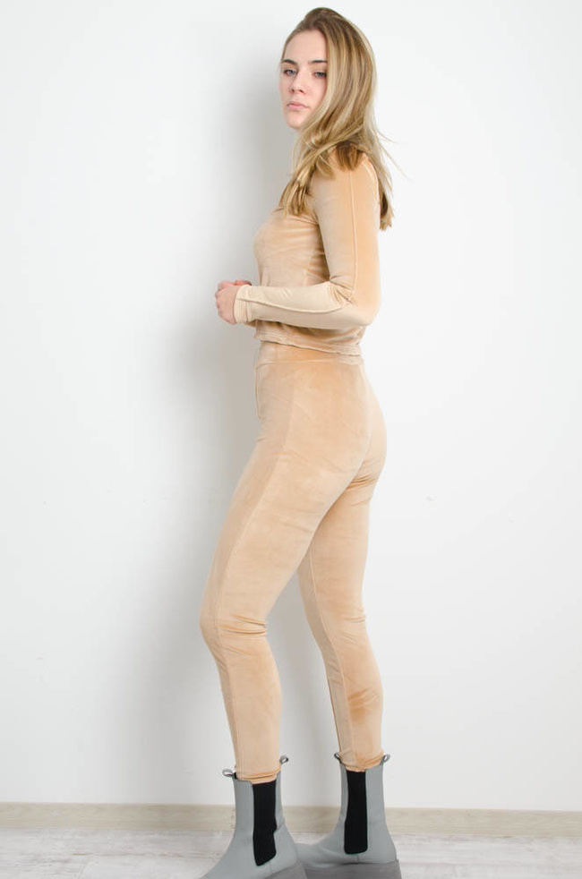 BEŻOWY WELUROWY DOPASOWANY KOMPLET