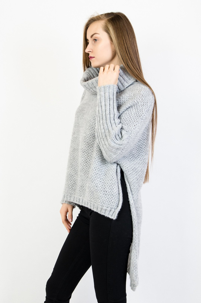 Asymetryczny szary sweter oversize z golfem