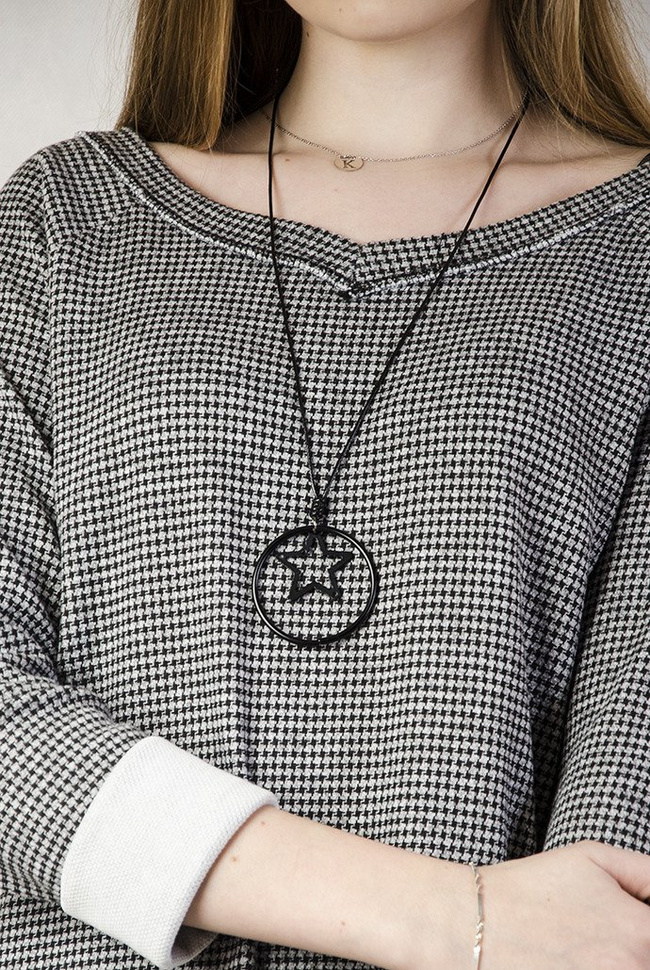 Asymetryczna sukienka w pepitkę, zakończona tiulem