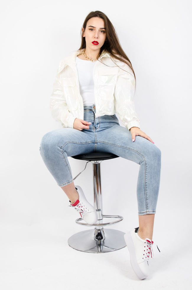 JASNE SPODNIE JEANSOWE Z WYSOKIM STANEM