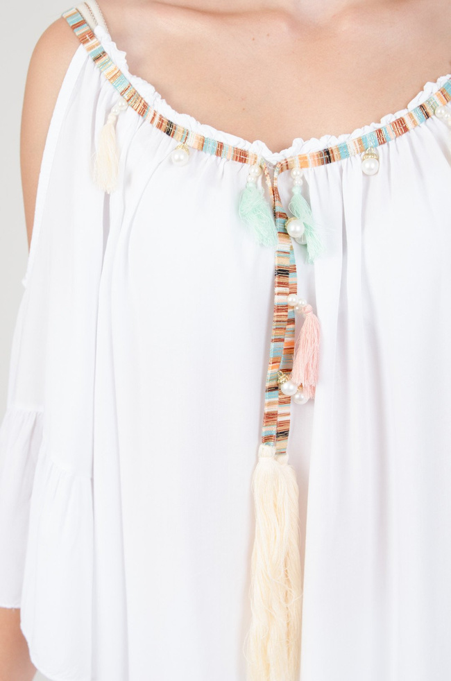 Biała luźna tunika na cienkich kolorowych ramiączkach