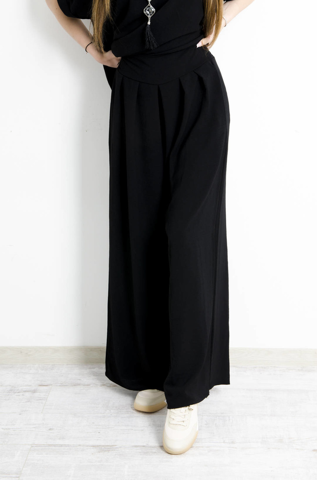 KOMPLET CZARNY Z OZDOBNYM WISIORKIEM