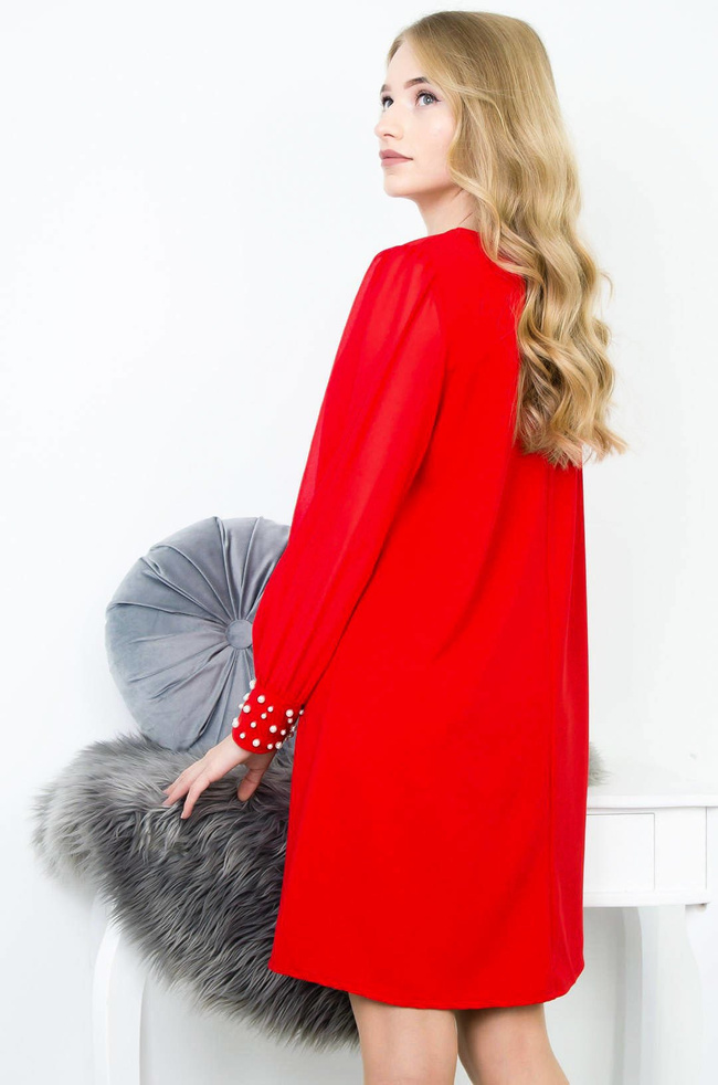 CZERWONA SUKIENKA Z TIULOWYMI RĘKAWAMI ORAZ PEREŁKAMI