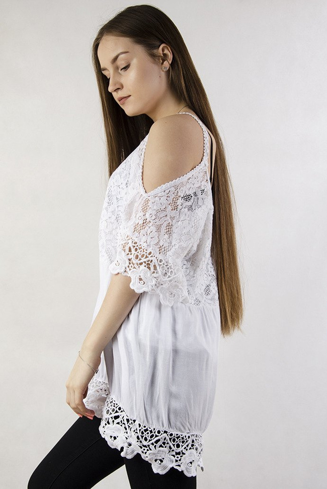 Biała bluzka z koronką
