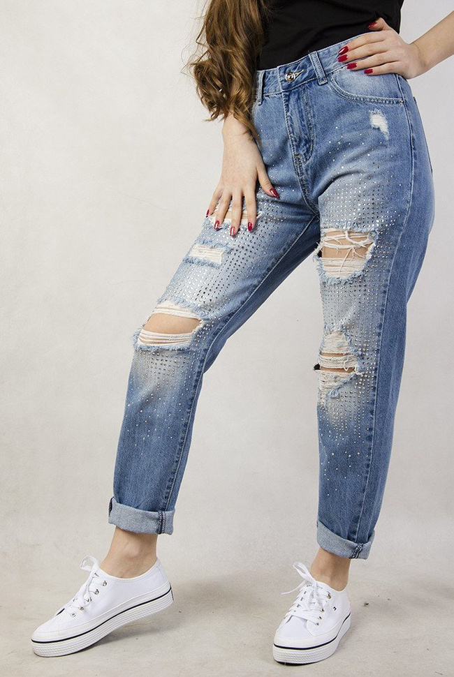 Spodnie jeansowe typu boyfriend z cyrkoniami i dziurami