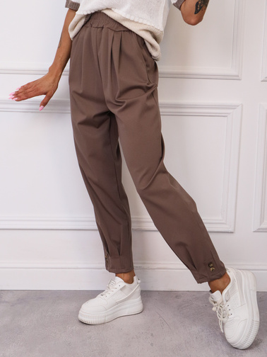 SPODNIE MATERIAŁOWE Z OZDOBNYMI GUZIKAMI NA DOLE NOGAWEK- FANGO