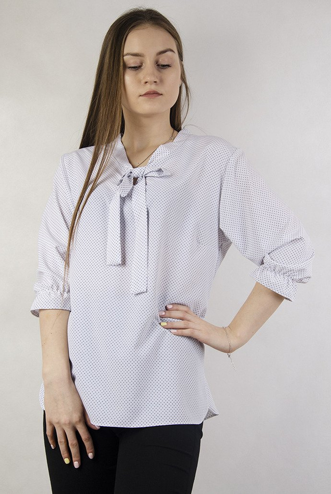 Biała bluzka w drobne czarne wzorki z wiązaniem przy szyi