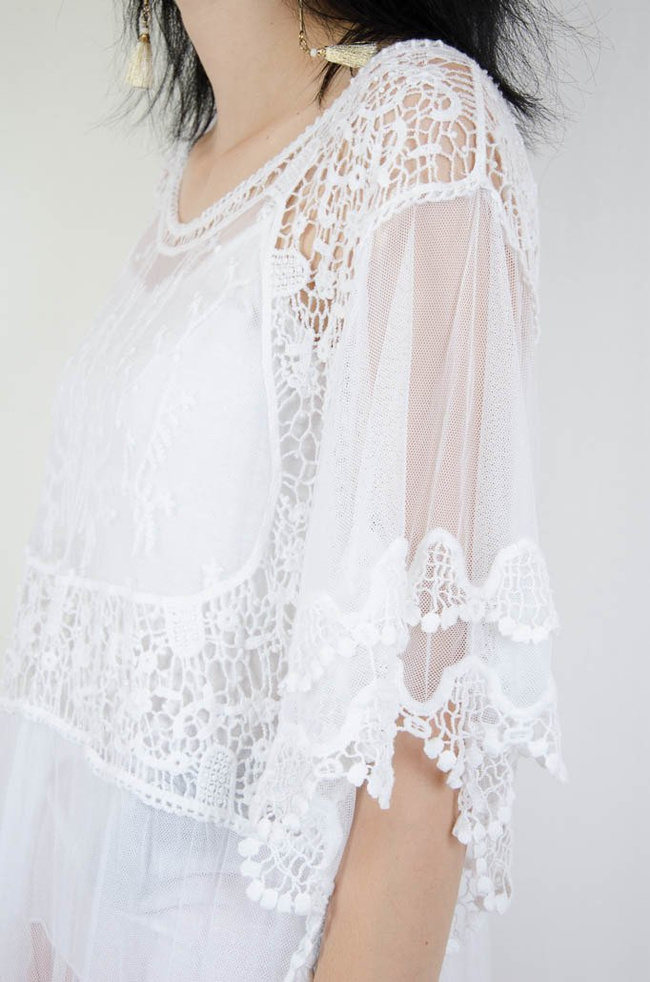 BIAŁA AŻUROWA TUNIKA Z ROZSZERZANYMI RĘKAWAMI + TOP