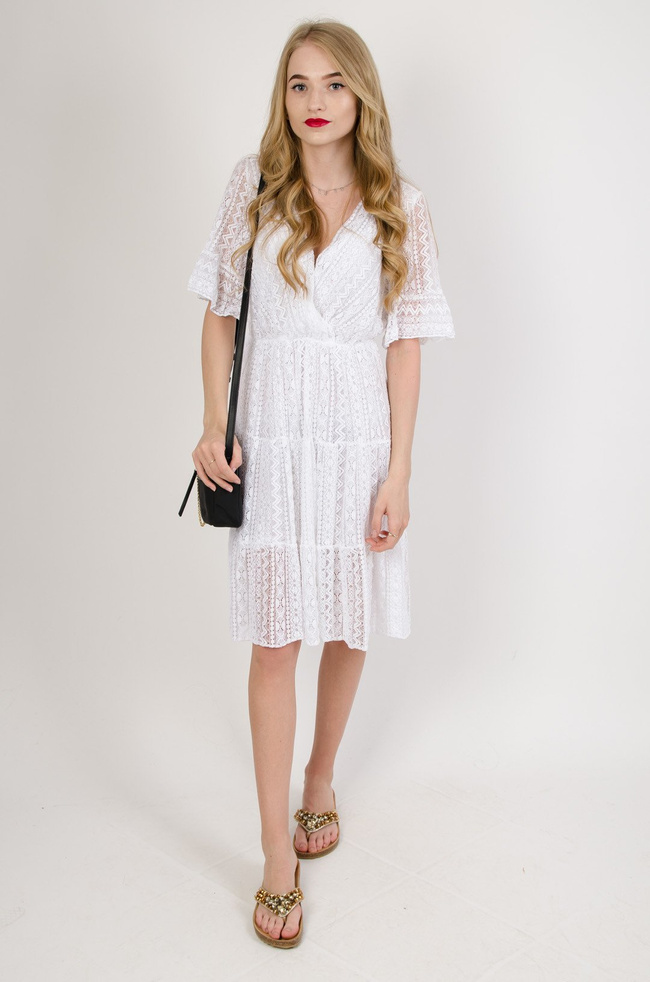 Biała ażurowa sukienka w serek