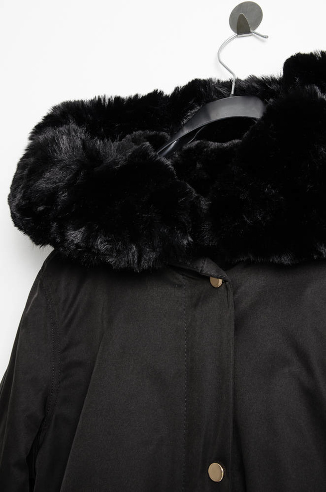 CZARNA KURTKA PARKA ZIMOWA Z ODPINANYM FUTERKIEM