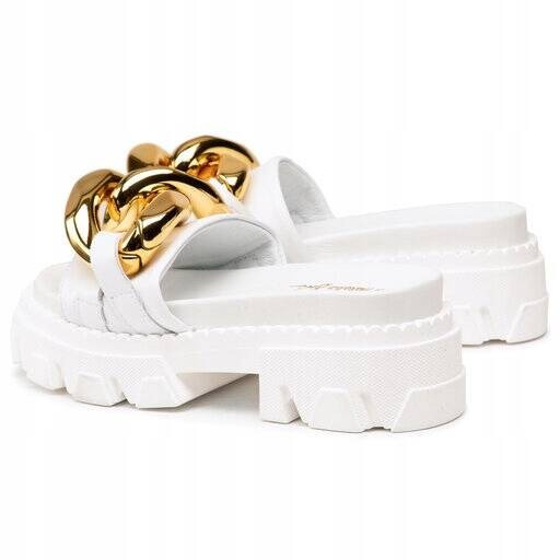 KLAPKI NA PLATFORMIE CARINII