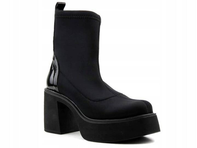 BOTKI NA PLATFORMIE VENEZIA