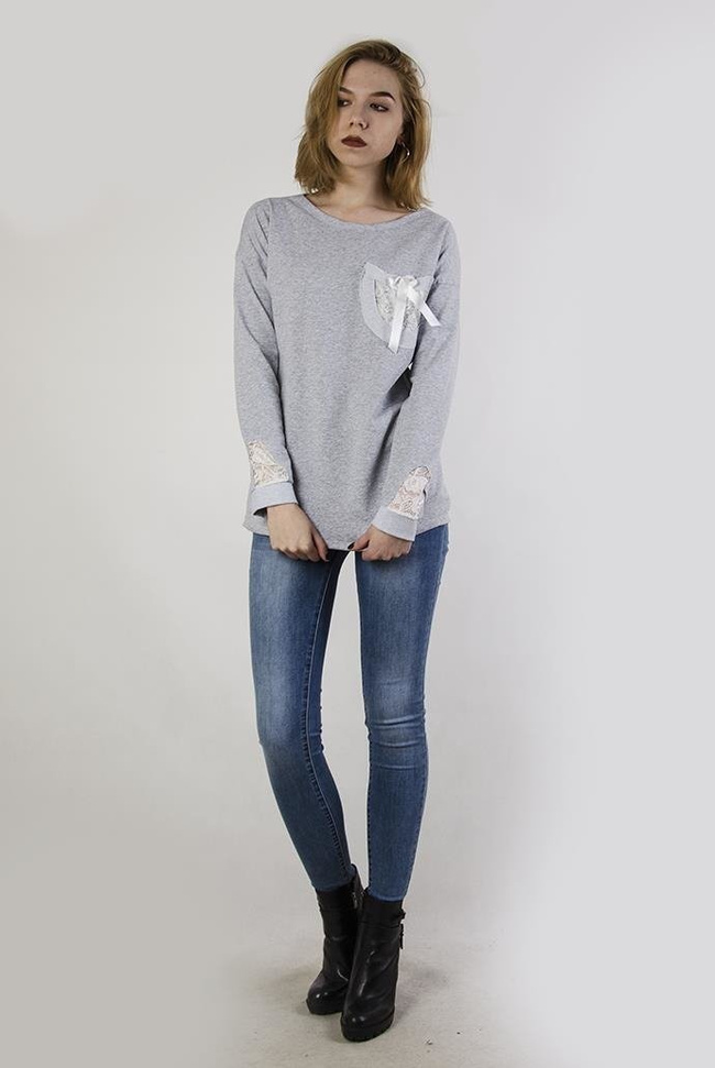 Szara bluzka z kokardką przy kieszonce