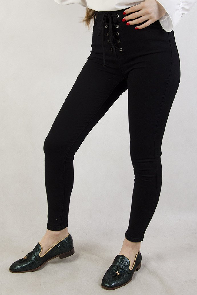 Czarne spodnie z wiązaniem z przodu