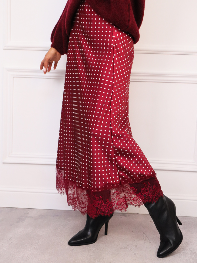 SPÓDNICA SATYNOWA MAXI W KROPKI ZAKOŃCZONA KORONKĄ- BORDOWA