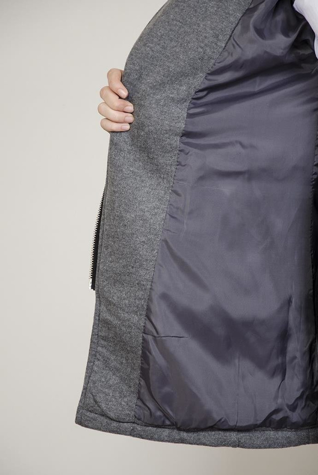 Ciemno-szary płaszcz wiosenny ze skórkowymi wstawkami