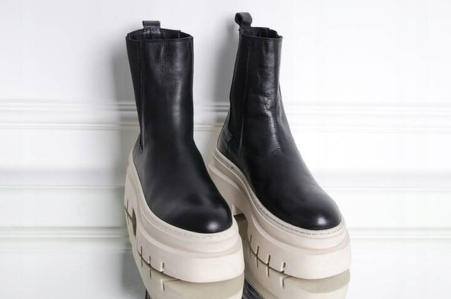 BOTKI NA PLATFORMIE BVB3701