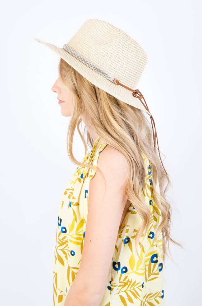 BEŻOWY SŁOMKOWY KAPELUSZ Z CYRKONIAMI 