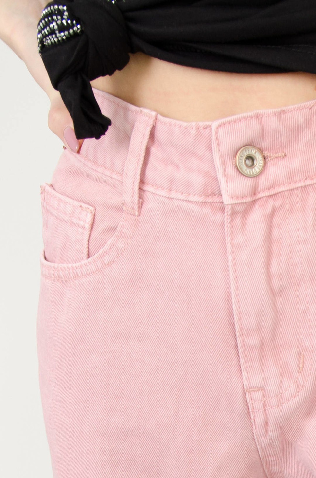 RÓŻOWE SPODNIE JEANSOWE MOM FIT-WYSOKI STAN