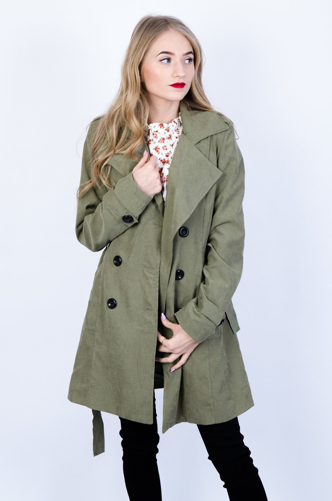 Zielony płaszcz typu trencz