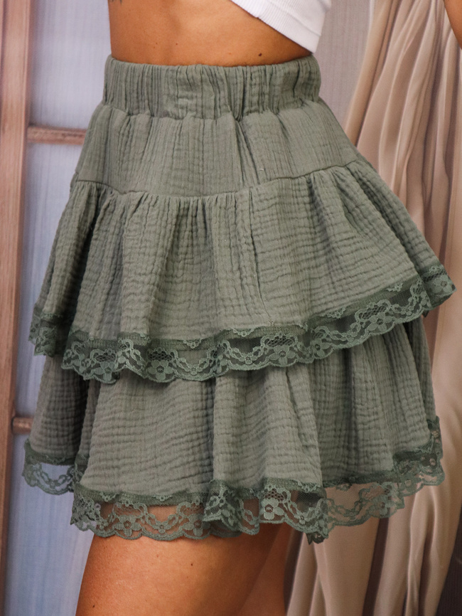 SPÓDNICA Z FALBANAMI I UKRYTYMI SZORTAMI- ZIELONA