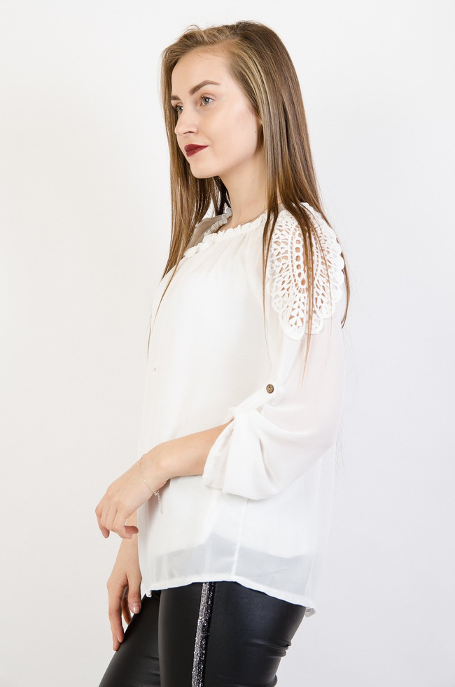 Bluzka hiszpanka z wycięciem na ramionach