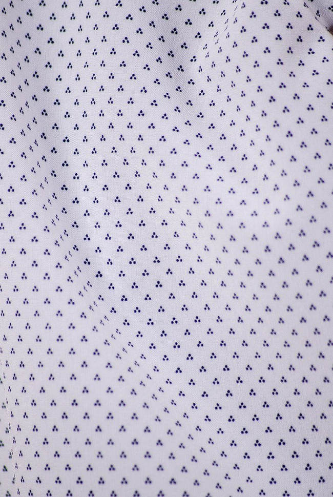 Biała bluzka w drobne czarne wzorki z wiązaniem przy szyi